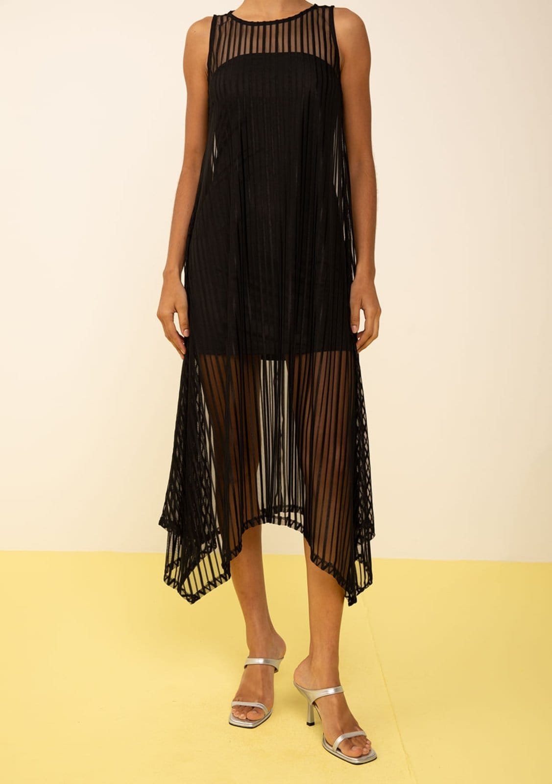 Vista 2 Vestido Zinco Solto Decote Careca Sem Manga Midi Zinco preto