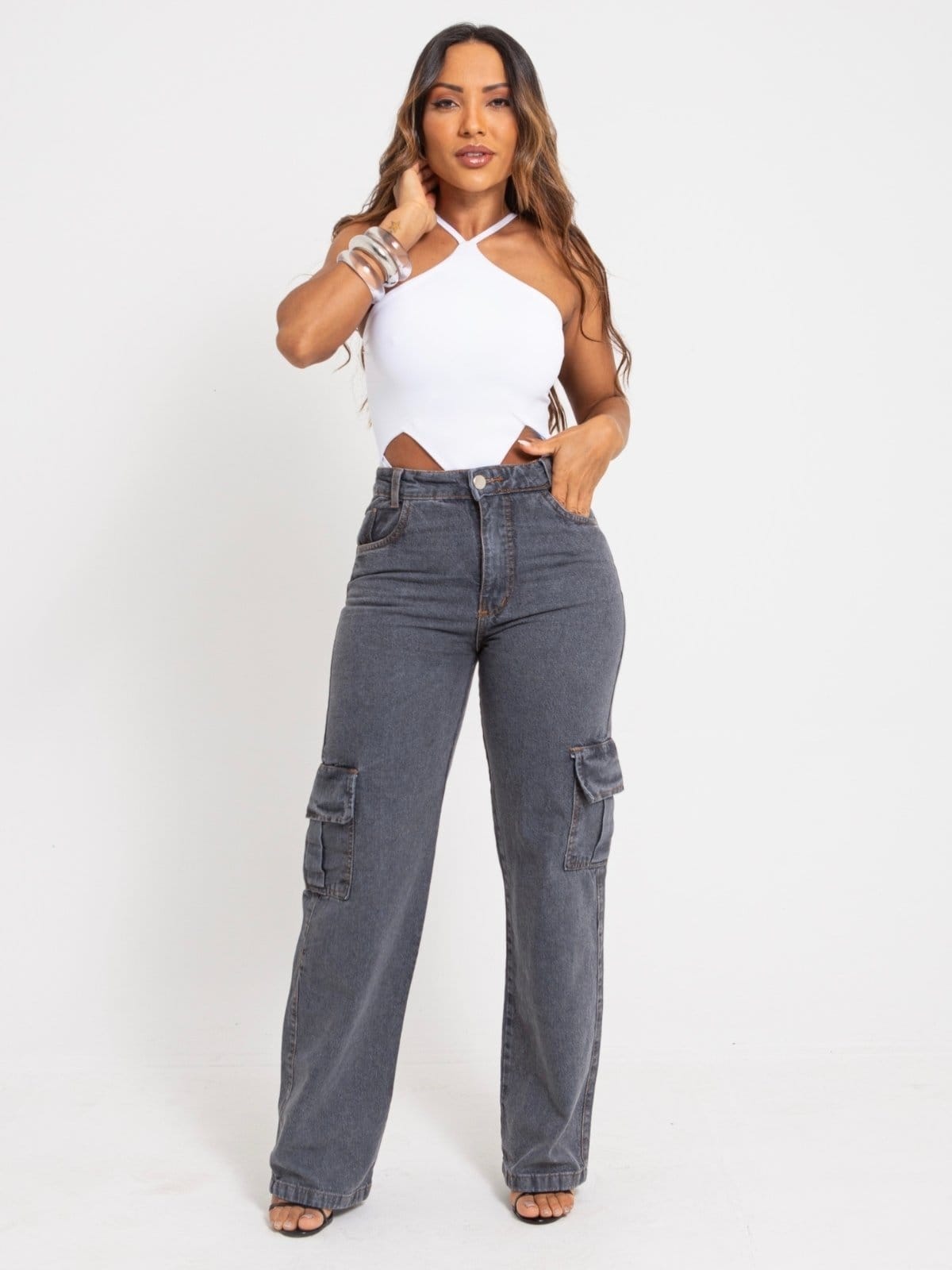 Vista principal Calça Feminina Jeans Bolsos Cargo Wide Leg Cintura Alta Grafite Razon Jeans cinza
