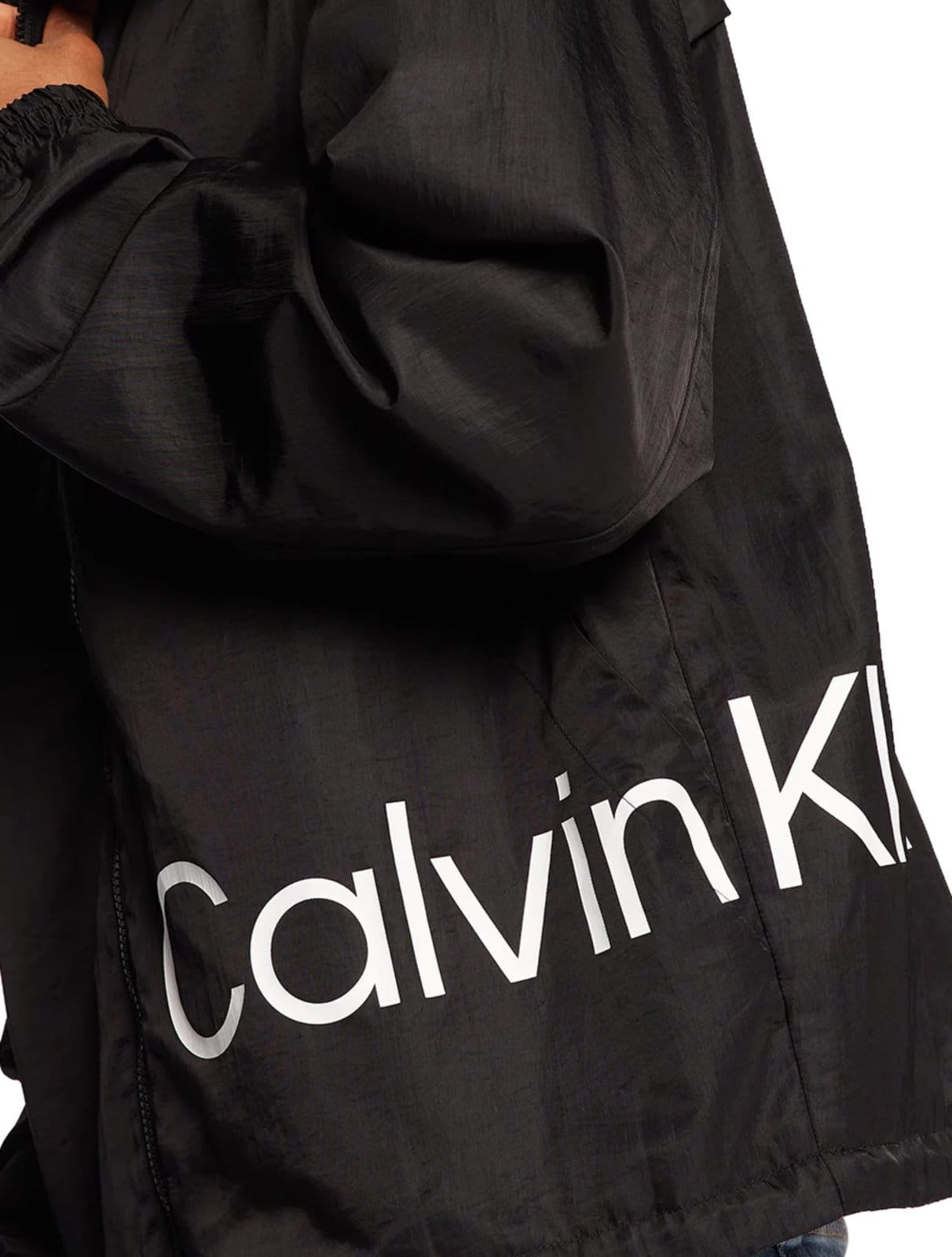Vista 2 Jaqueta Calvin Klein Jeans Masculina Hoodie Colorblock Lateral Logo Preta Calvin Klein preto
