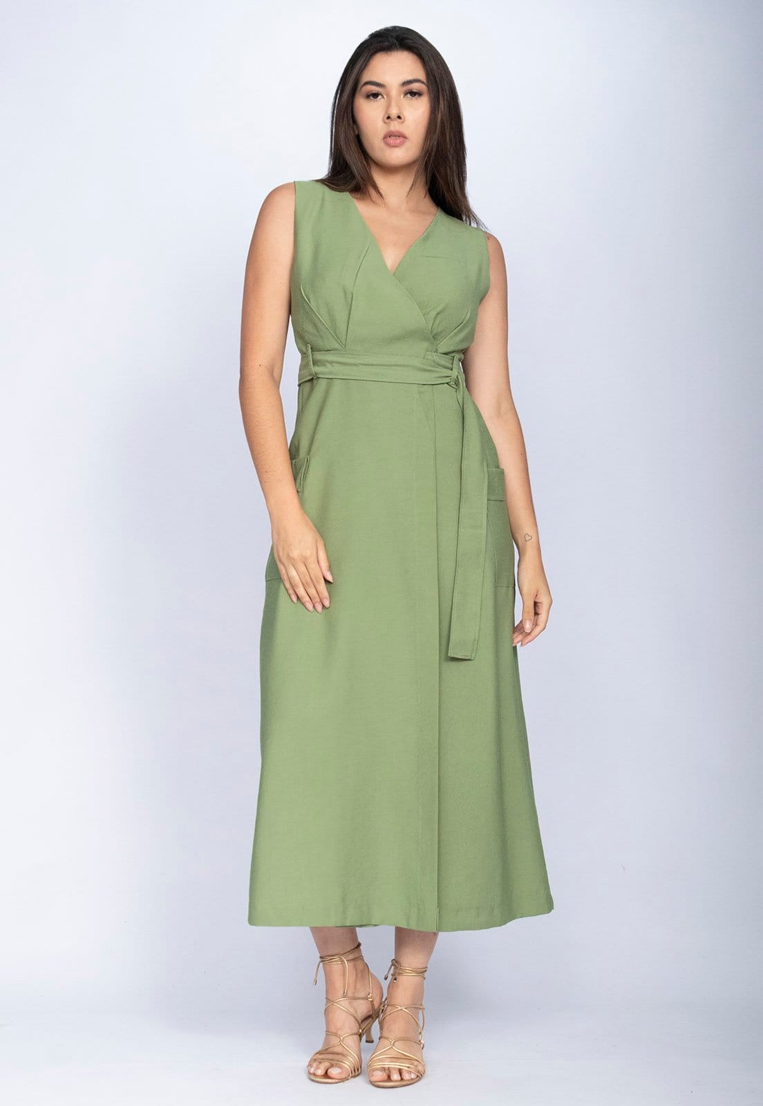 Vista 2 Vestido Amazonia Vital Midi Duna Transpassado com Bolsos Sage Amazonia Vital verde