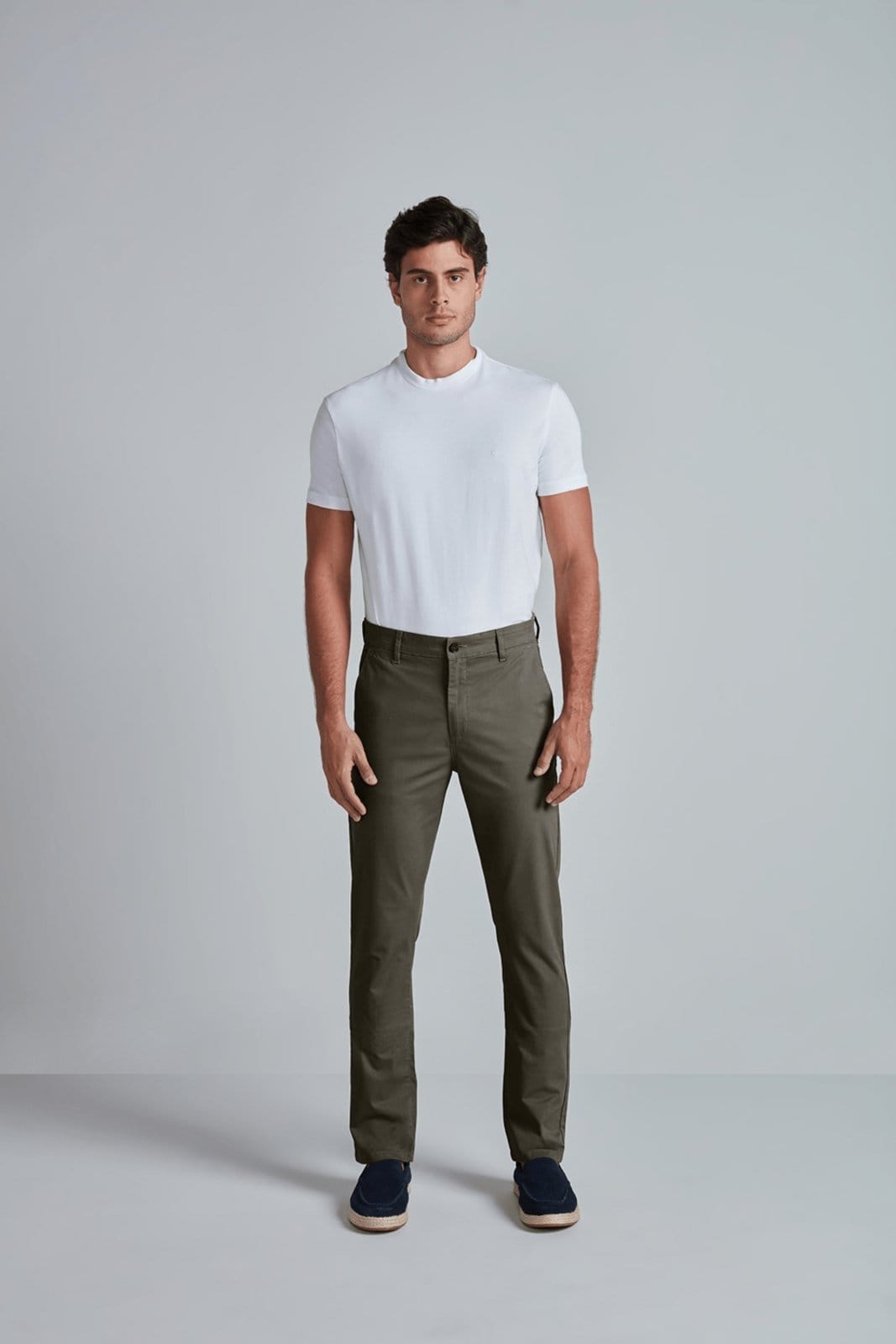 Vista 2 HIGHSTIL Calça Chino Slim Fit Oliva HIGHSTIL verde