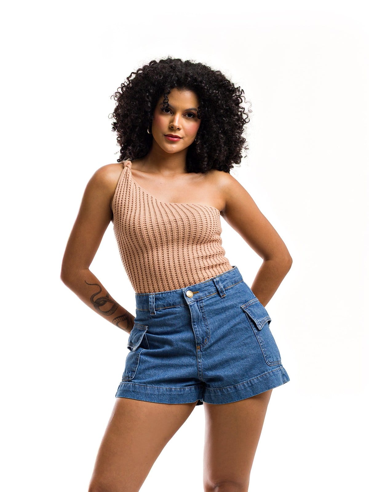 Vista principal Short Restrito Jeans Premium Cargo com Bolsos Laterais Restrito Jeans azul