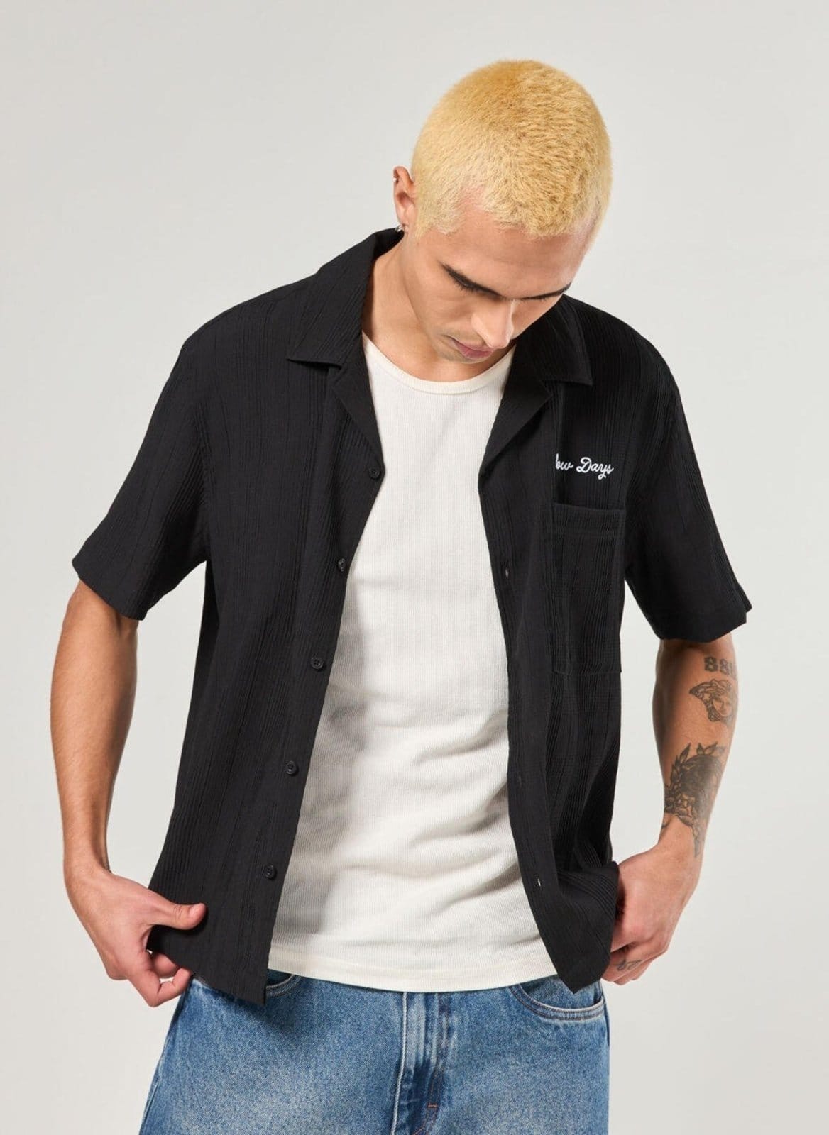 Vista 2 Camisa Box Texturizada Bordado Nas Costas Youcom preto