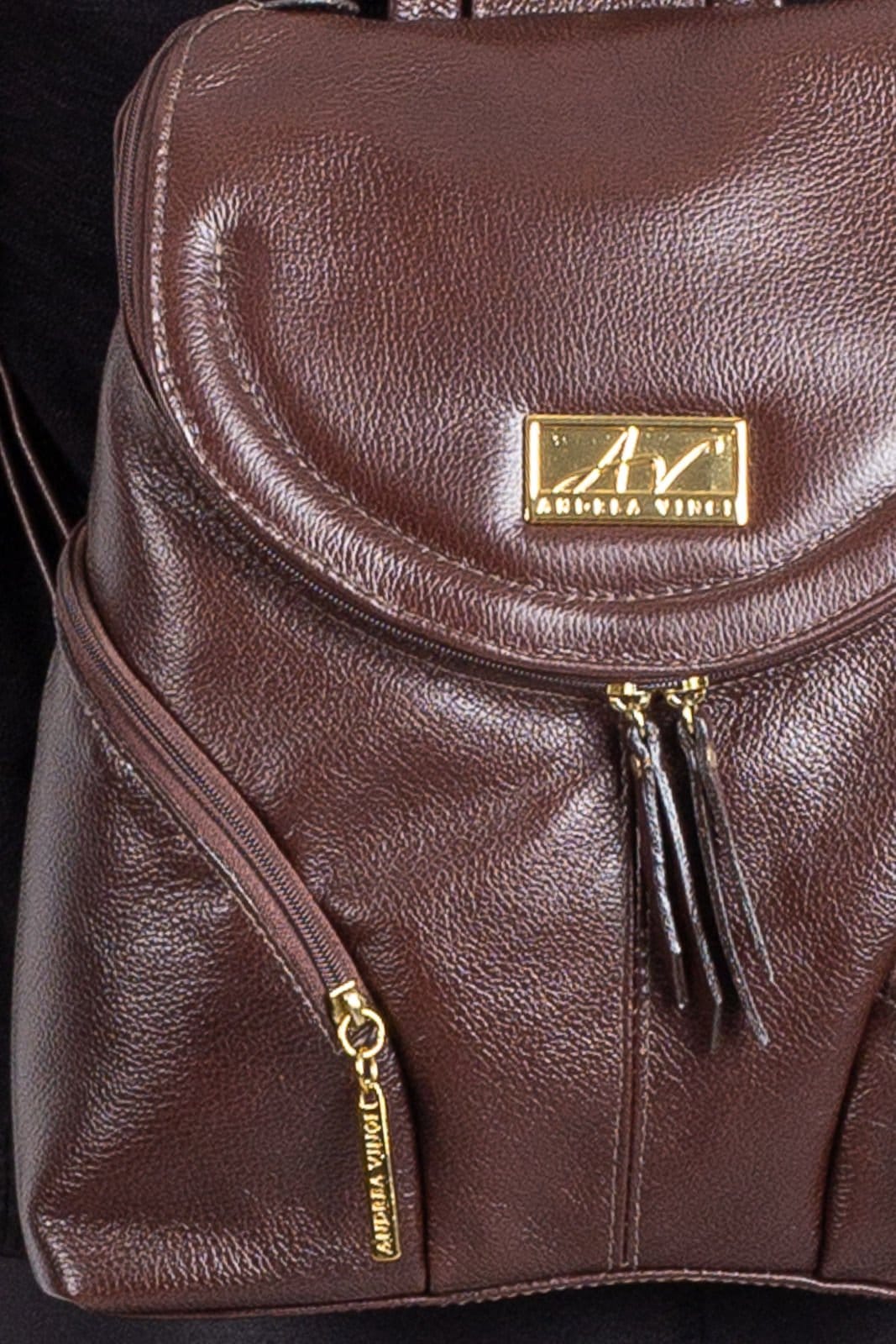 Vista 2 Mochila pequena de couro liso Cecília - Café Andrea Vinci vermelho