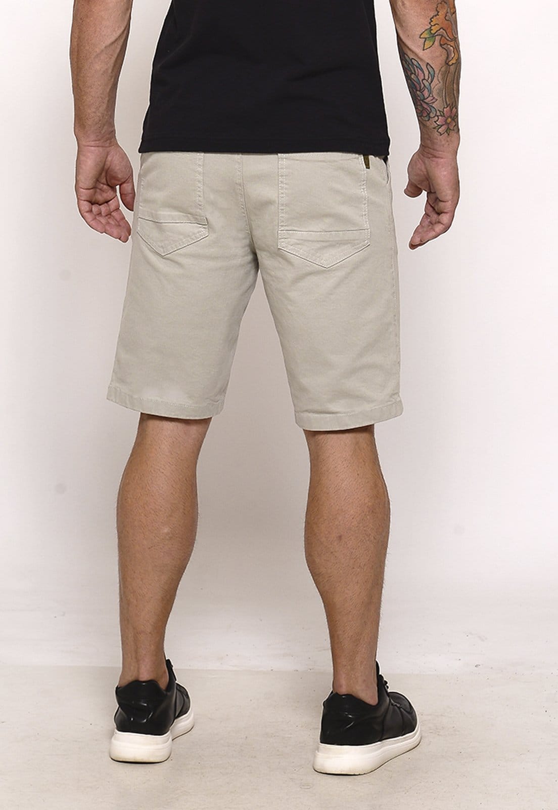 Vista 2 Bermuda Masculina Sarja Cós Elástico Casual Confortável Estilo Urbano Cinza Claro Macaw amarelo