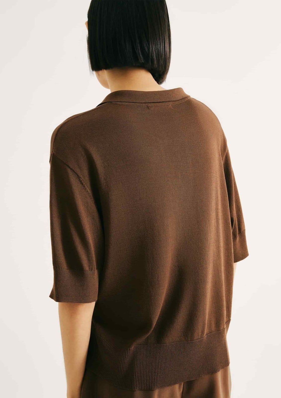 Vista 2 Polo Feminina Em Tricô Leve Hering marrom