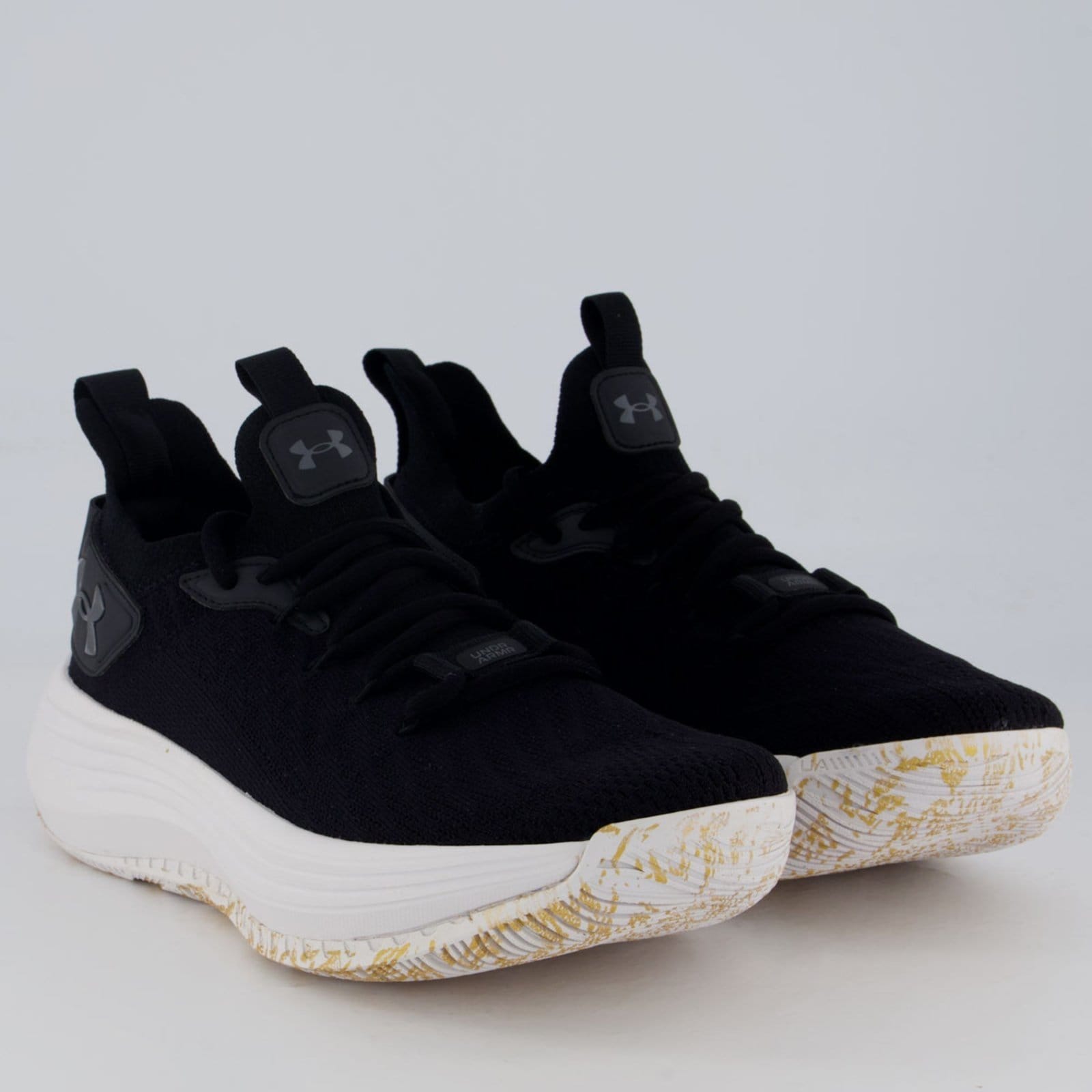 Vista 2 Tênis Under Armour Hooper e Branco Under Armour preto