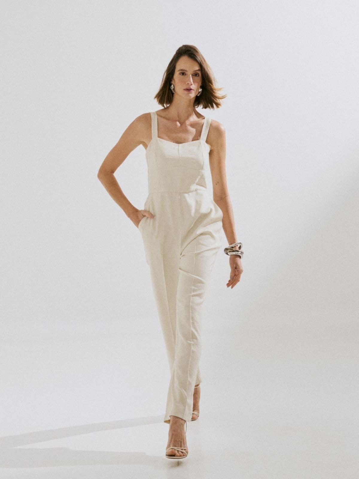 Macacão Via Lessa Charlotte Modelagem Reta Natural