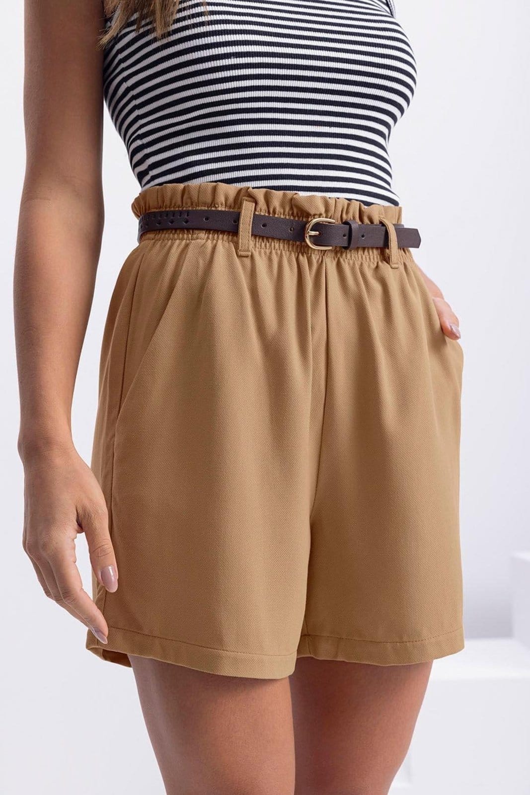 Vista 2 Shorts Feminino Em Viscose Essendi Camel Médio Essendi bege