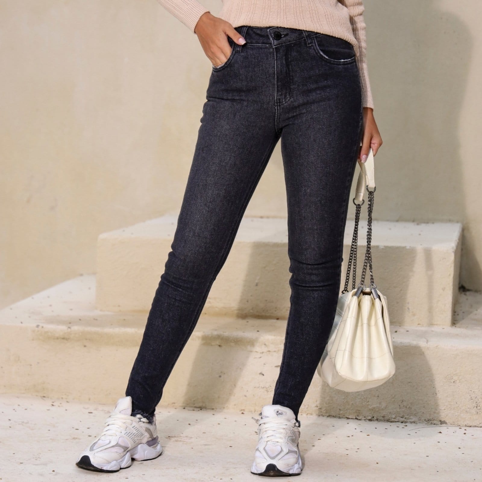 Vista principal Calça Jeans Skinny Barra Desfiada Feminino Revanche Clavenna Revanche unico