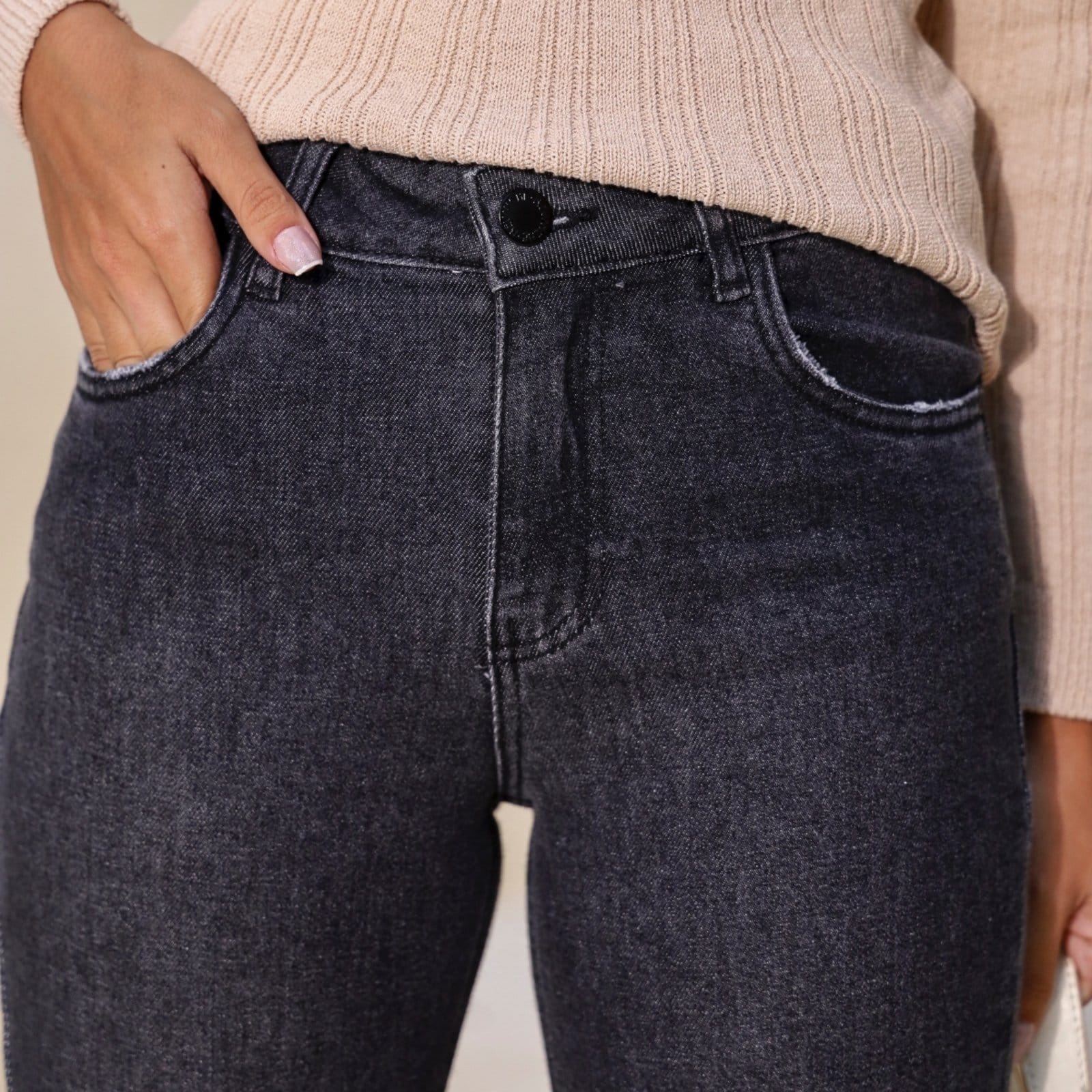 Vista 2 Calça Jeans Skinny Barra Desfiada Feminino Revanche Clavenna Revanche unico