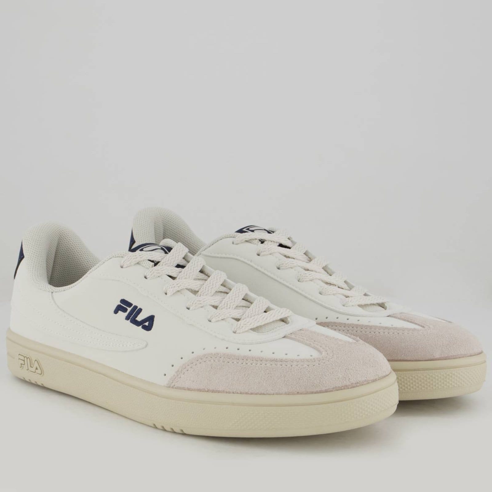 Vista 2 Tênis Fila Court 80 e Marinho Fila branco