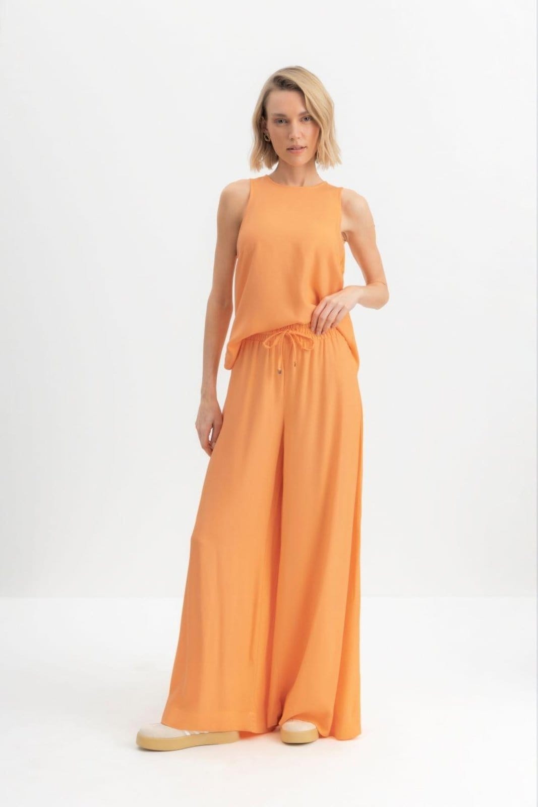 Vista principal Calça pantalona feminina sarjada Essendi claro Essendi laranja