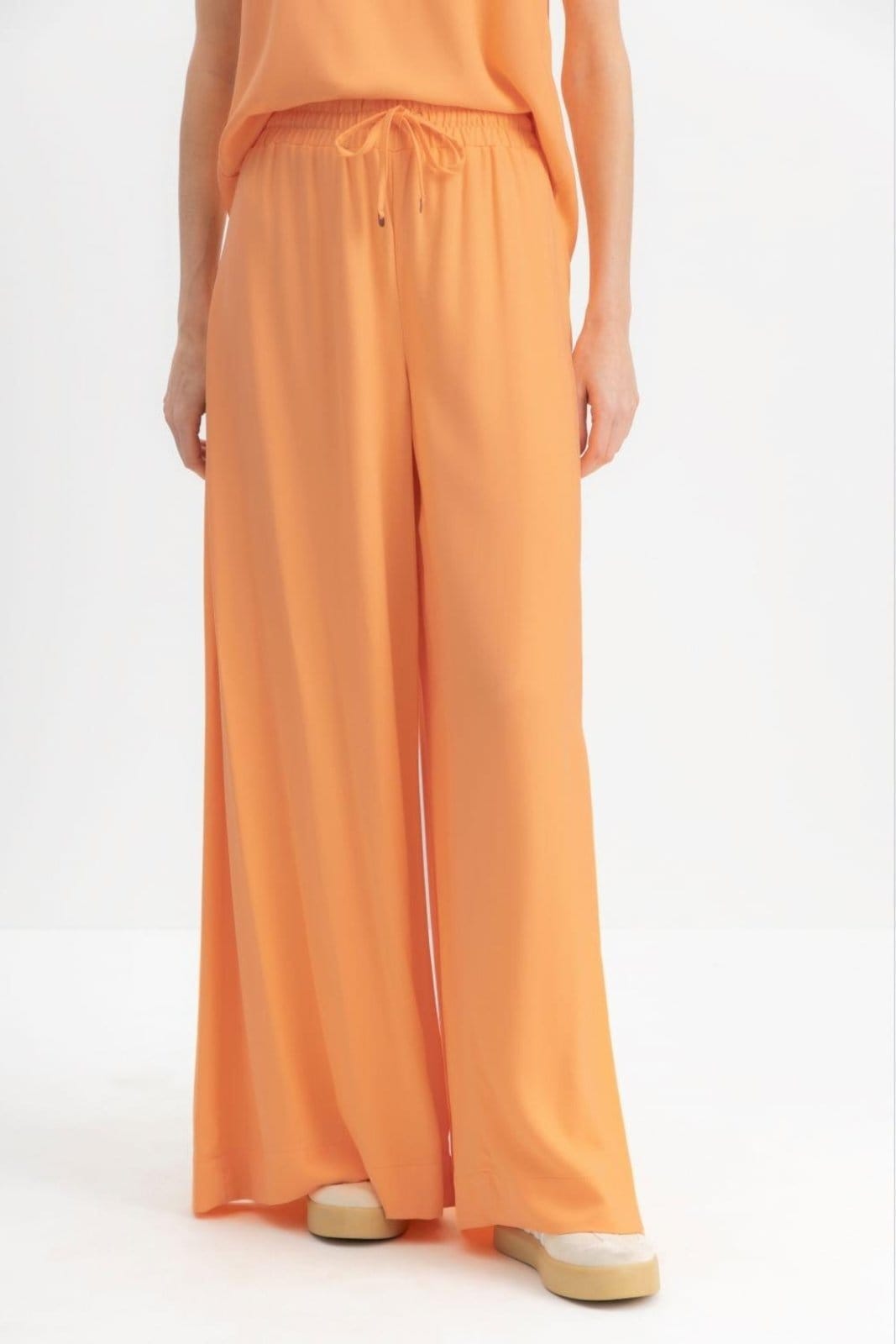 Vista 2 Calça pantalona feminina sarjada Essendi claro Essendi laranja