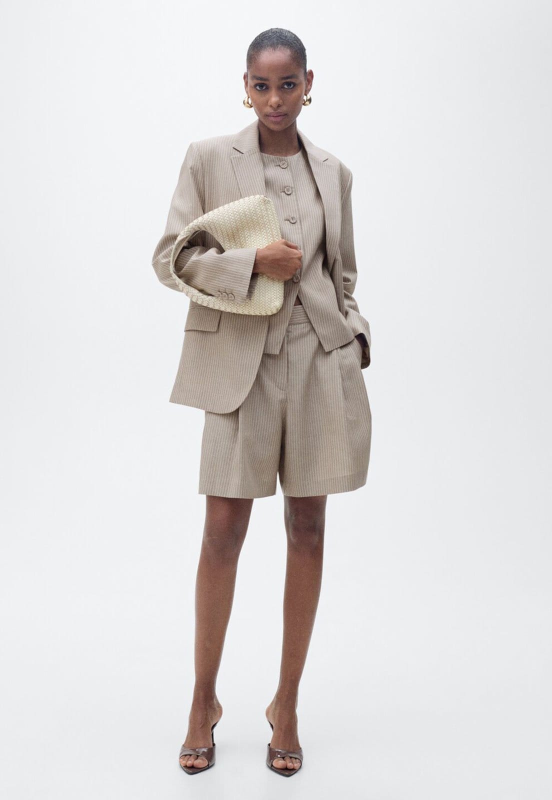 Vista 2 Bermuda Mango Reta Risca de Giz Mango bege