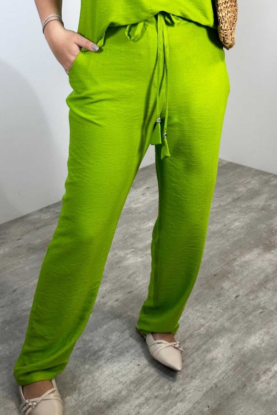 Vista 2 Calça Vanibele Crepe Limão Vanibele verde