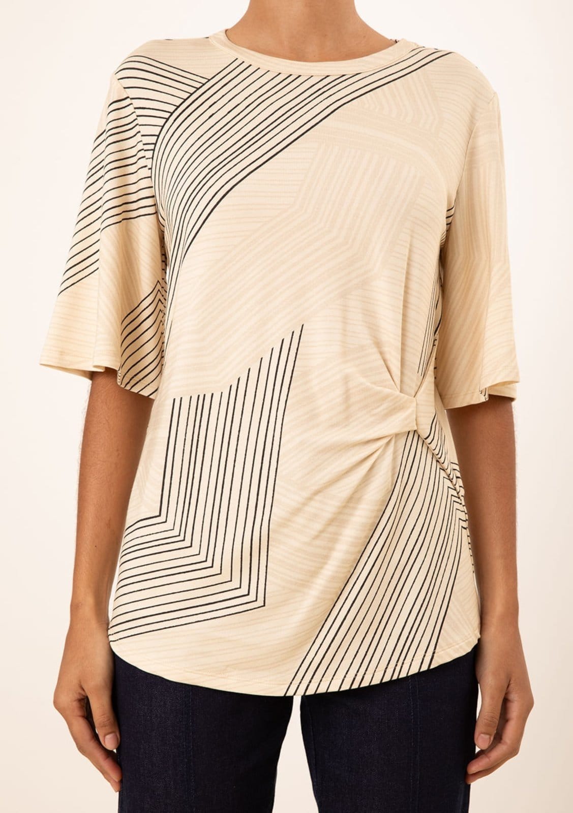 Vista 2 Blusa Maria Valentina Solta Decote Careca Manga Curta Padrão Maria Valentina branco