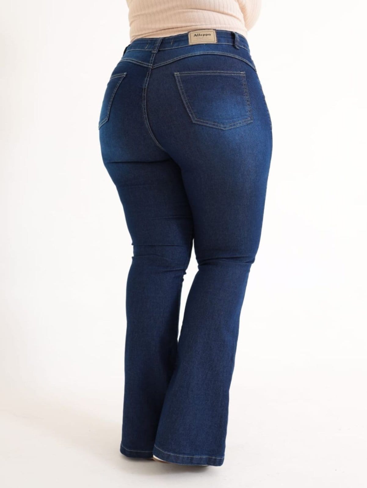 Vista 2 Calça Flare Feminina Plus Size com Nervura Lavagem Escura Jeans Loka azul marinho