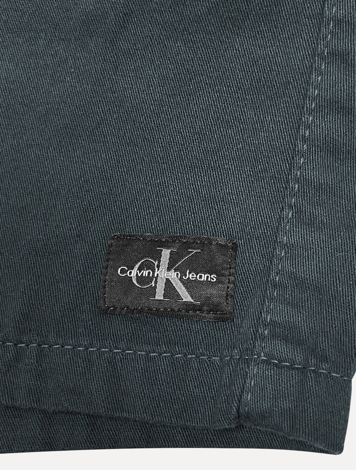 Vista 2 Short Calvin Klein Jeans Color Cós Elástico New Logo Calvin Klein azul marinho