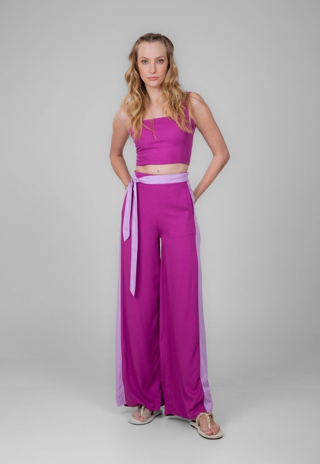 Vista principal Calça Alfaiataria Traymon Pantalona Uva Traymon lilás