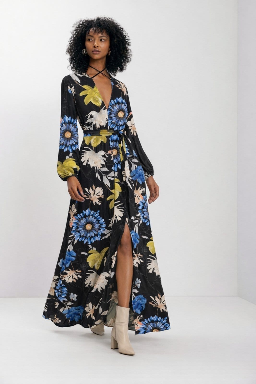 Vista 2 Vestido Longo Estampado Com Fenda E Amarração Na Gola Lez a Lez preto