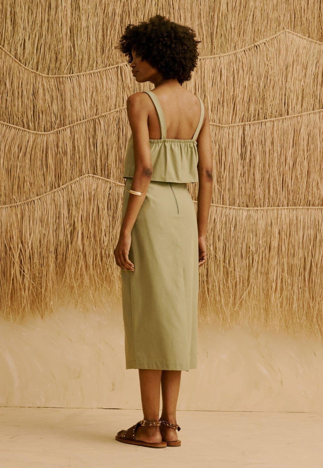 Vista principal Saia Midi Lisa Lápis com Ponta CaCay verde