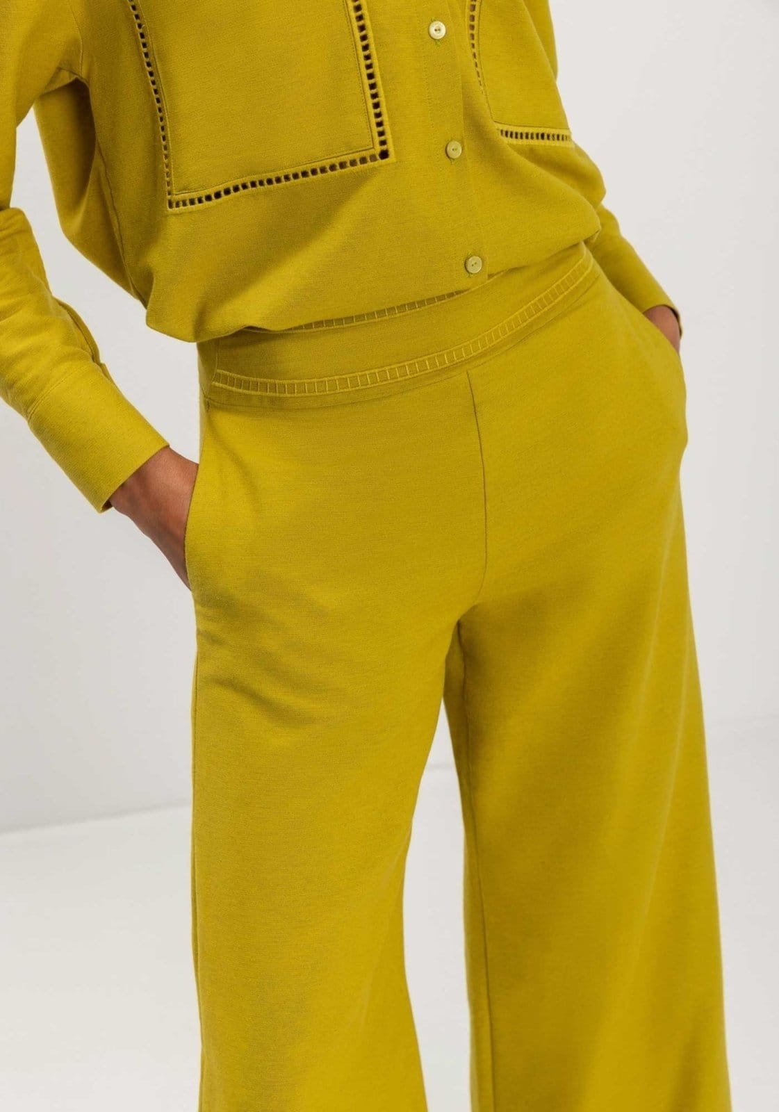 Vista 2 Calça Pantalona Com Cintura Alta E Cós Bordado Lez a Lez verde