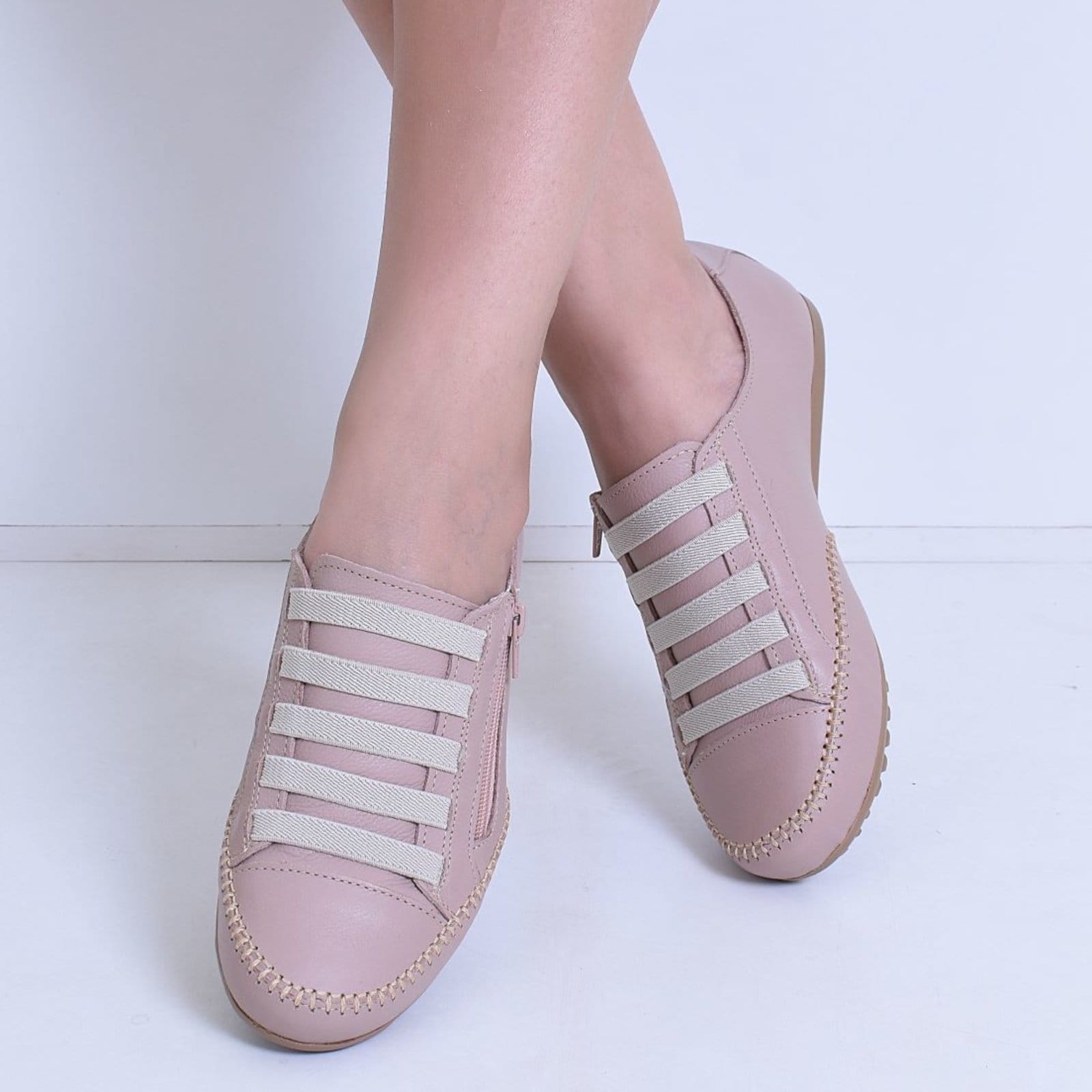 Sapatênis Feminino Confort De Couro Com Zíper Cor