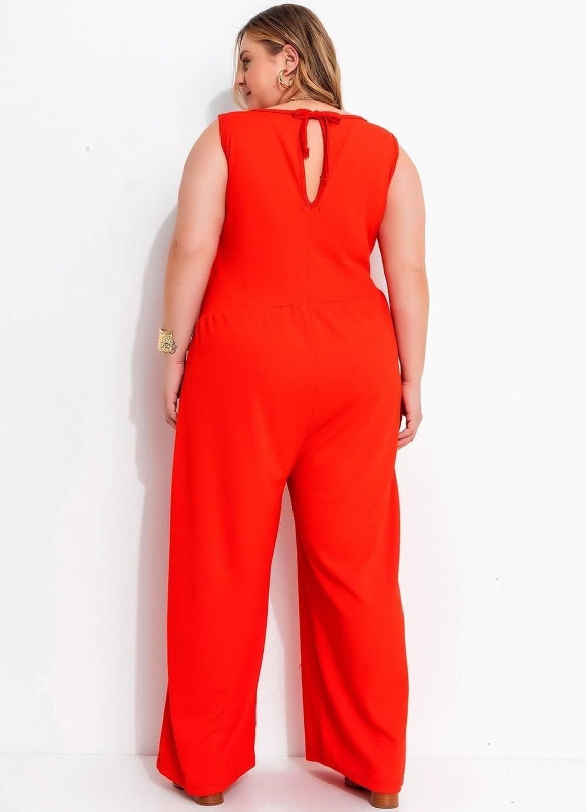 Vista 2 Macacão Em Malha Rústica. Marguerite vermelho