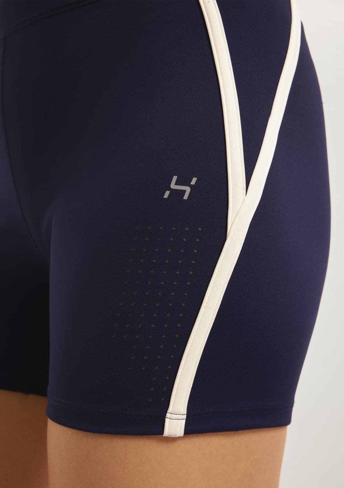 Vista 2 Bermuda Esportiva Feminina Bicolor Corte à Laser Hering HERING SPORTS azul