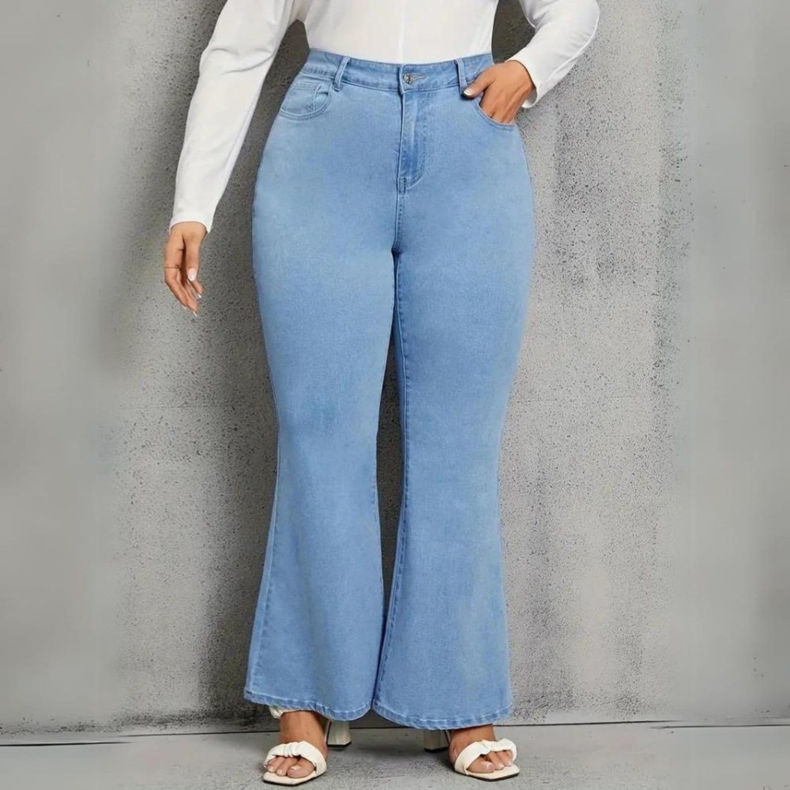 Vista 2 Kit 3 Calça Flare Plus Size Feminina Tex Jeans Boca de Sino Cintura Alta Modeladora com Elastano Claro TEX JEANS azul