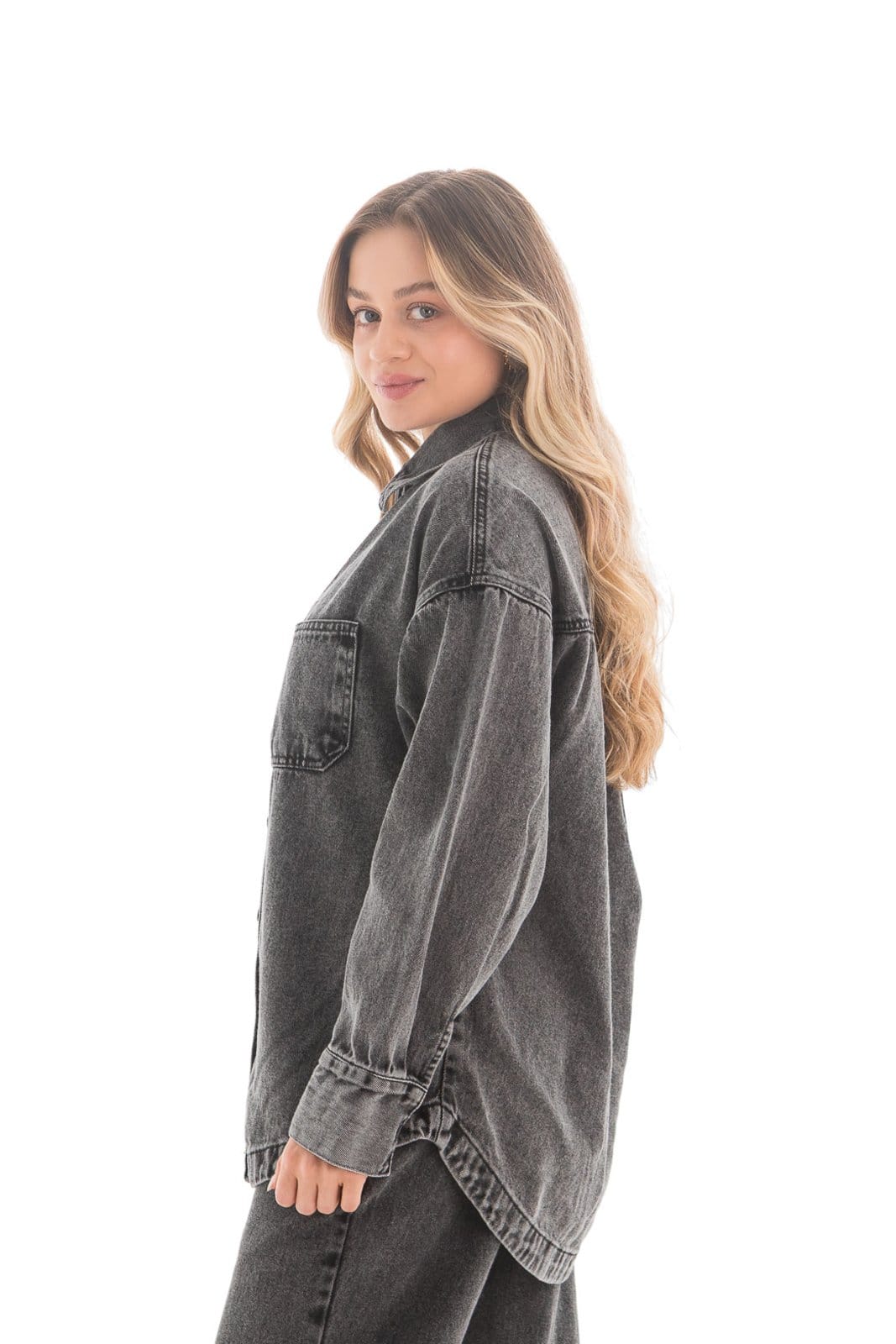 Vista 2 Camisa Jeans Feminina Arauto Oversized Black Marmorizado ARAUTO JEANS preto black