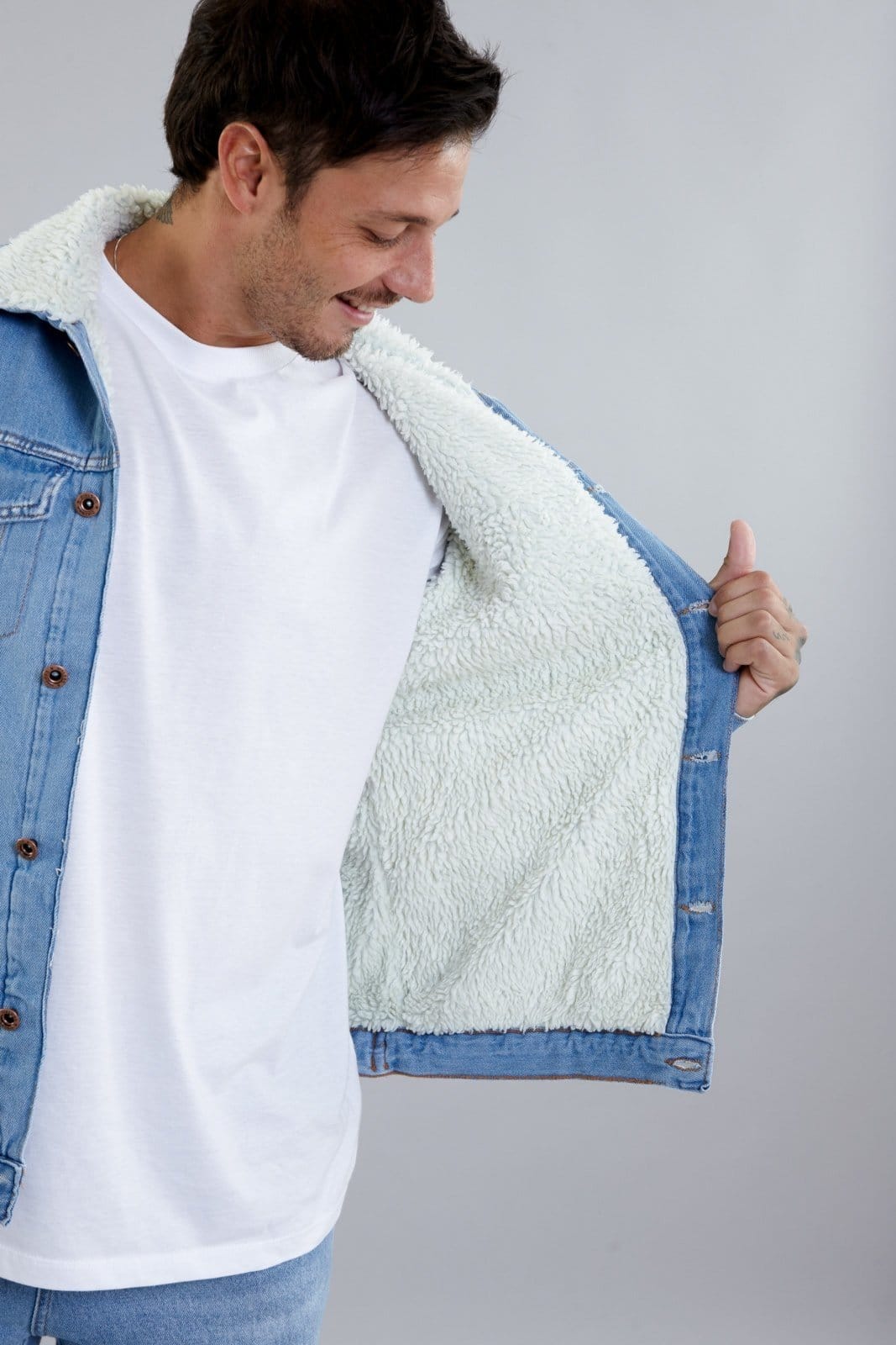 Vista 2 Jaqueta Jeans Trucker com Forro em Sherpa Dialogo Jeans Masculino Dialogo Jeans azul