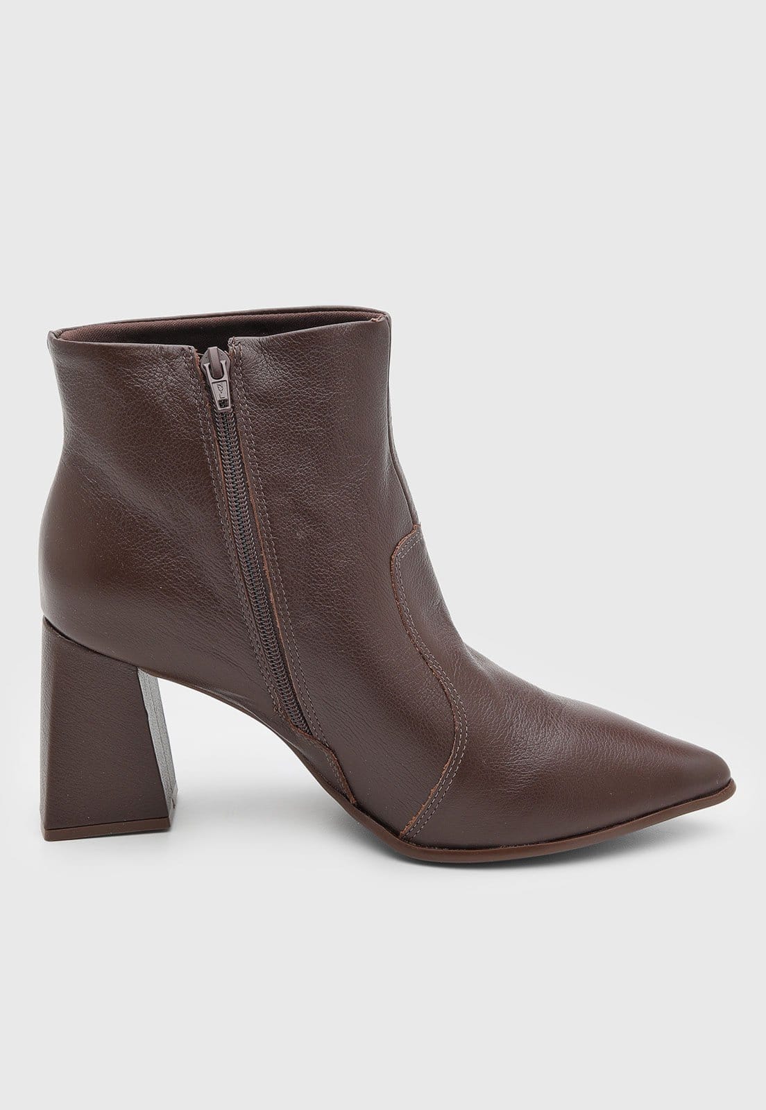 Vista 2 Bota Feminina cê Salto Bloco BEBECÊ marrom