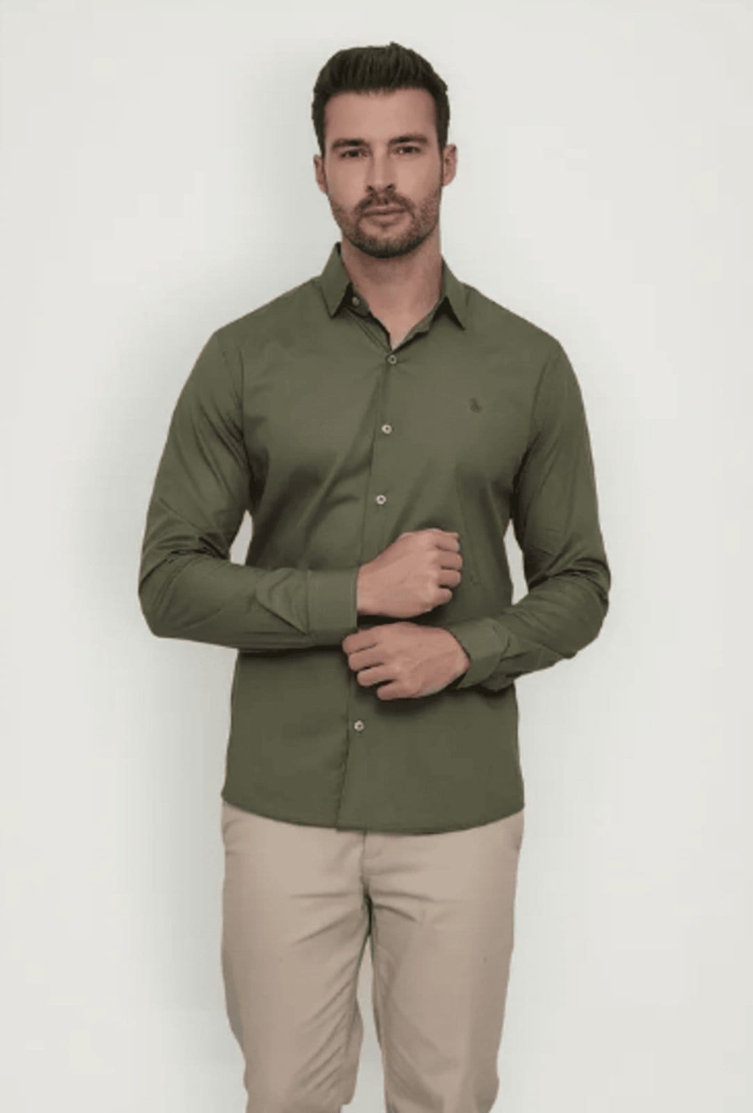 Vista 2 Camisa Social Amil Slim Cinema Macia Fácil de Passar Manga Longa Luxo Amil verde militar