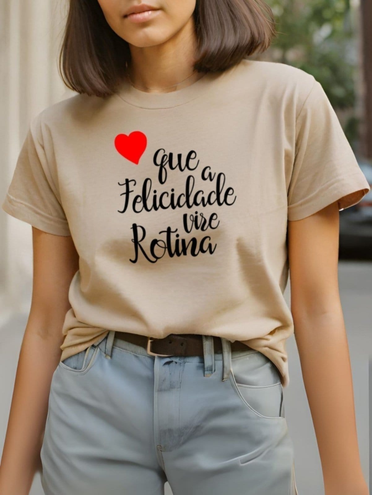Vista 2 Camiseta Feminina GuGi T-shirt Que a Felicidade Vire Rotina Caqui Gugi caramelo caqui