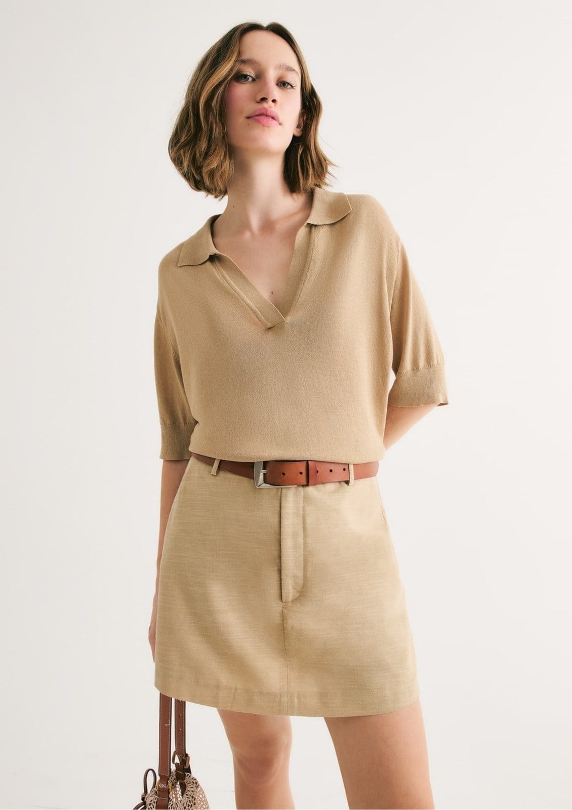 Vista principal Shorts Saia Reto Cintura Alta Hering bege