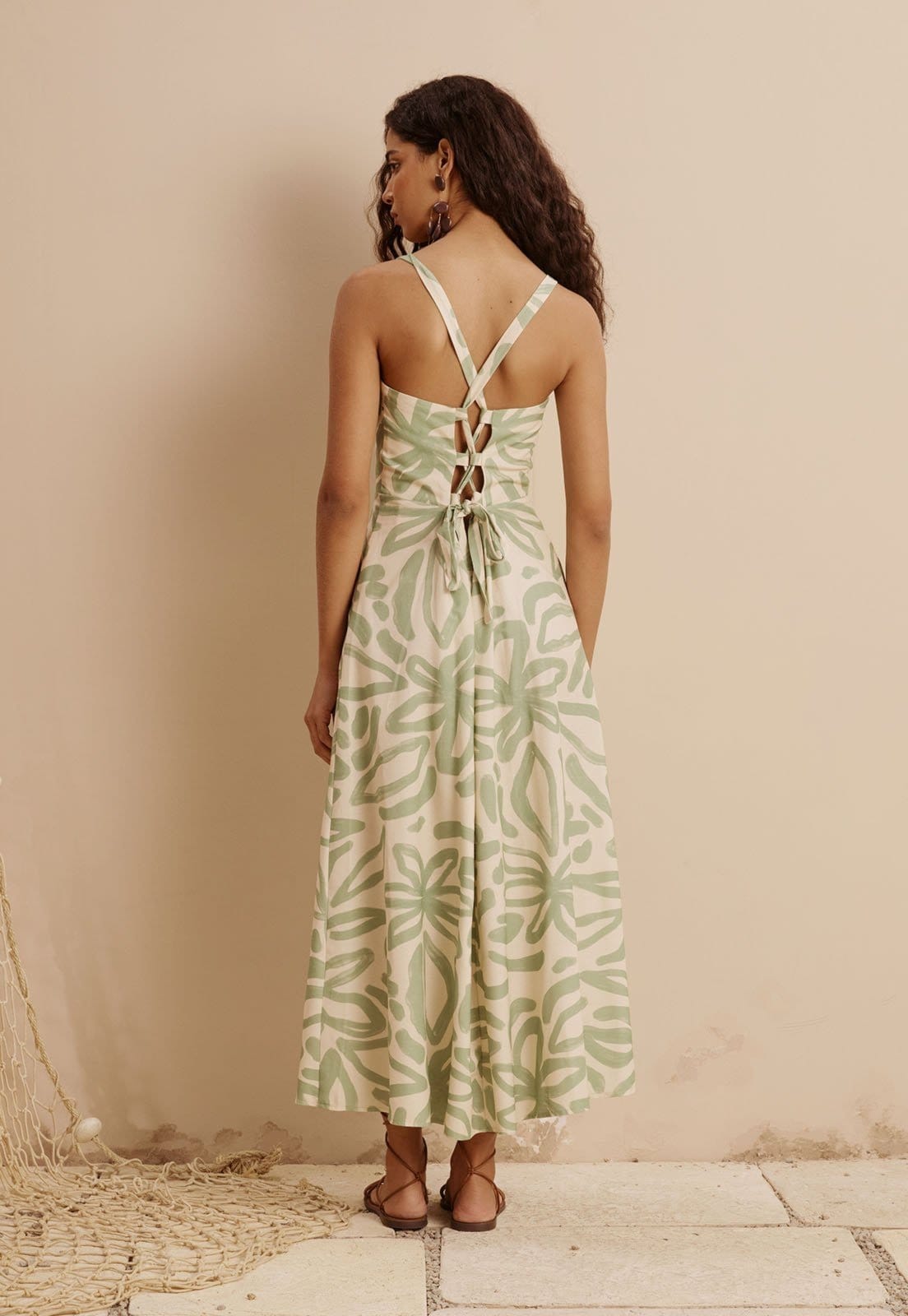 Vista 2 Vestido Midi Pala Sobreposta Estampado Jari CaCay verde oliva