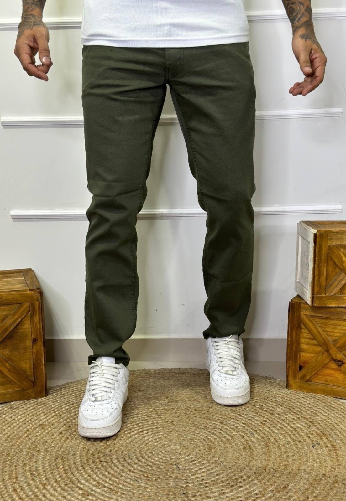 Vista 2 Calça Sarja Masculina Tempo Hábil Alfaiatada Skinny Militar 5 Estilo verde