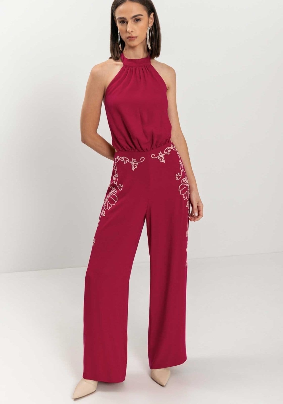 Vista 2 Macacão Longo Frente Única Com Bordado E Amarração Lez a Lez vermelho