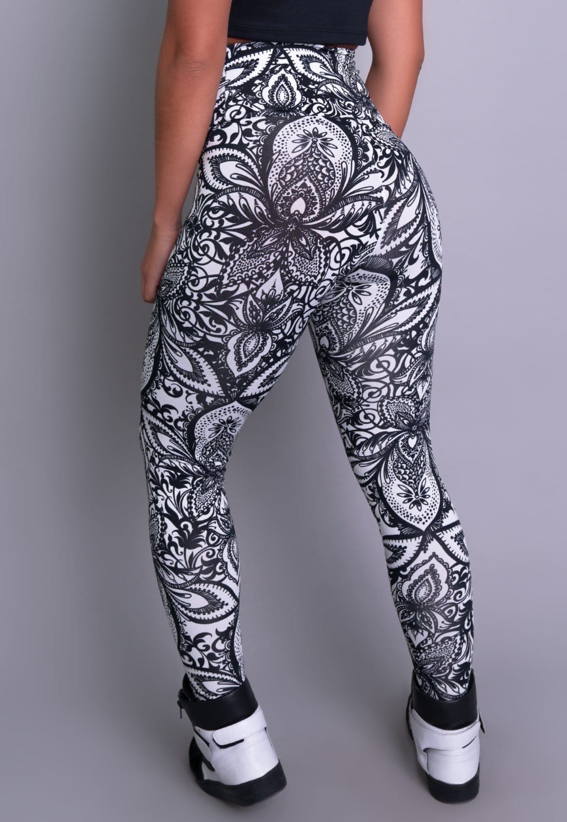 Vista 2 Calça Legging MVB Modas Cintura Alta Mandala Mvb Modas branco/multicolorido/preto