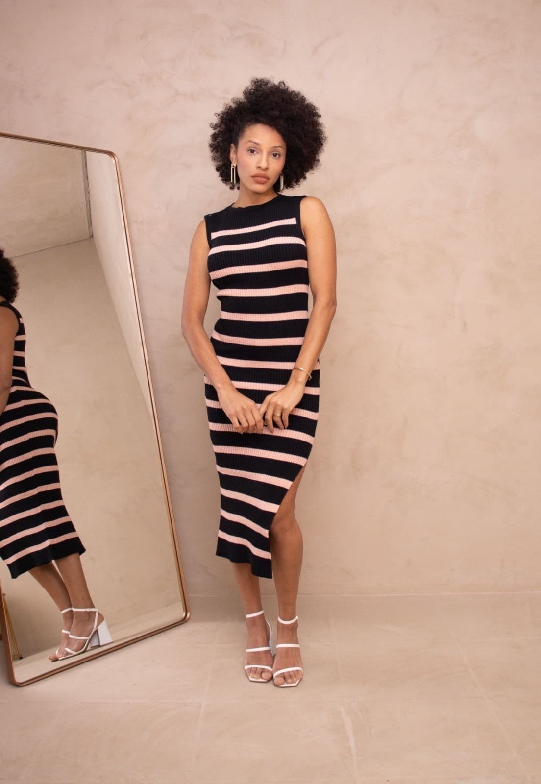 Vestido Midi Tricot Gola Reta Tubinho Listrado Elegante Gabina