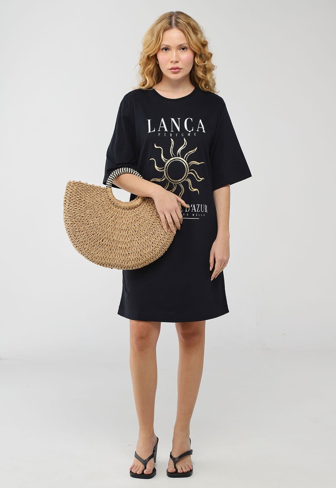 Vista 2 Vestido Feminino Lança Perfume T-Dress Estampa Dourada Lança Perfume preto