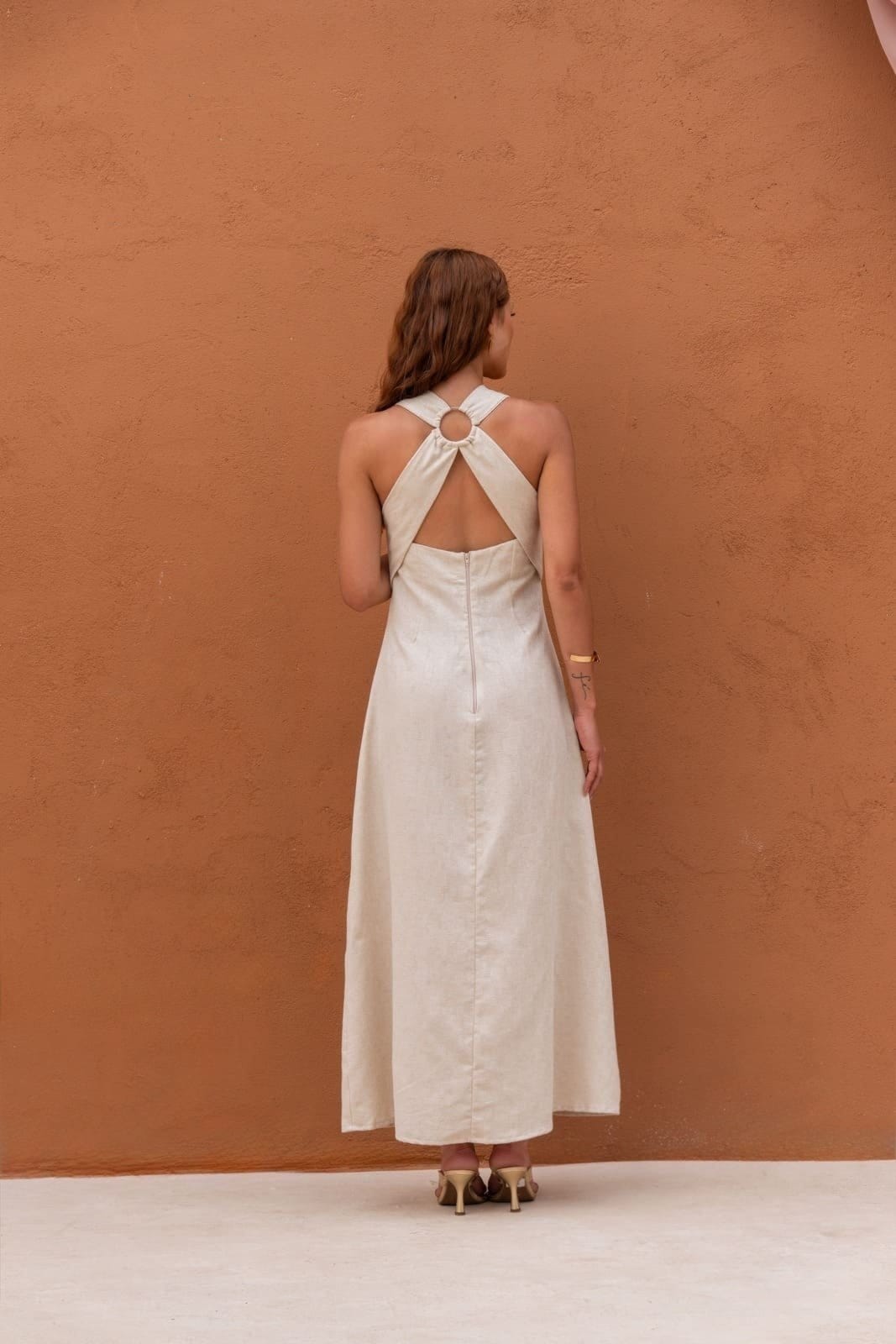 Vista 2 Vestido Midi Feminino com Decote em V Detalhe nas Costas Lemier Collection Off White LEMIER bege/off-white white