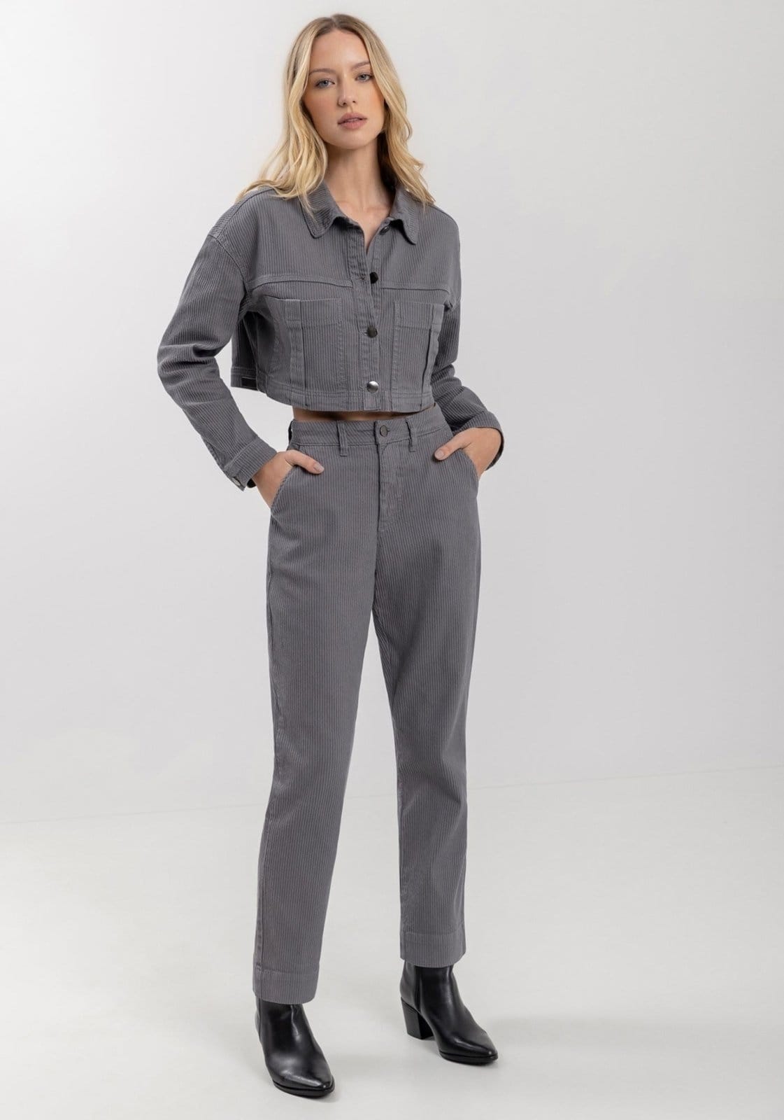 Vista principal Jaqueta Cropped Cotelê Em Sarja Com Bolsos Frontais Lez a Lez poás