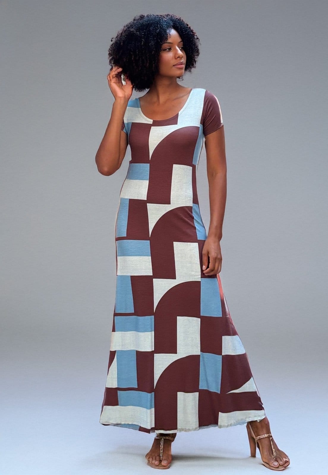 Vista 2 Vestido Longo Malha Gola Canoa Manga Curta Santa Rosa do Tocantins Cabanafree azul/estampado/marrom rosa