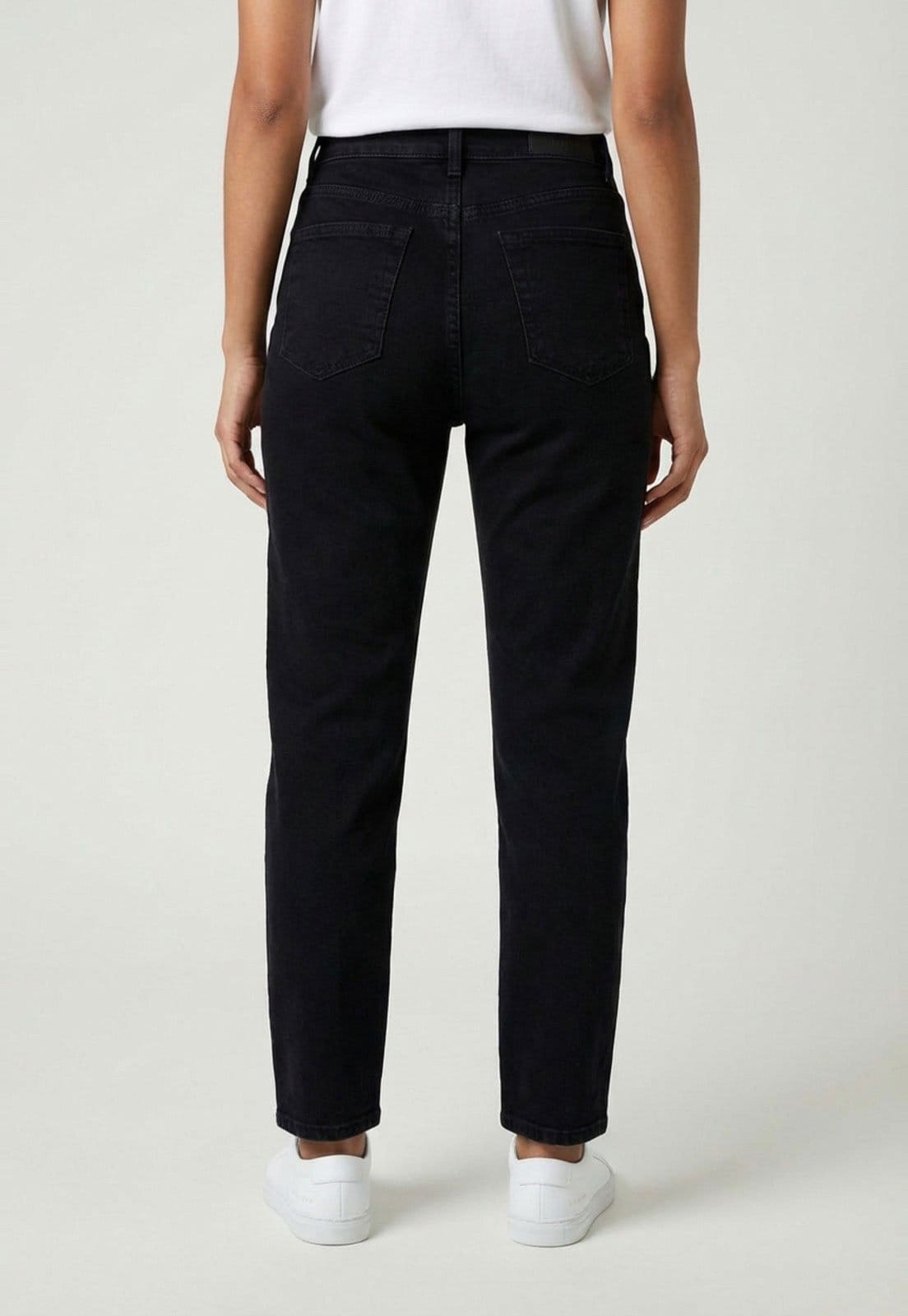 Vista 2 Calça Feminina Calvin Klein Jeans Mom 5 Pockets Preta Calvin Klein Jeans preto