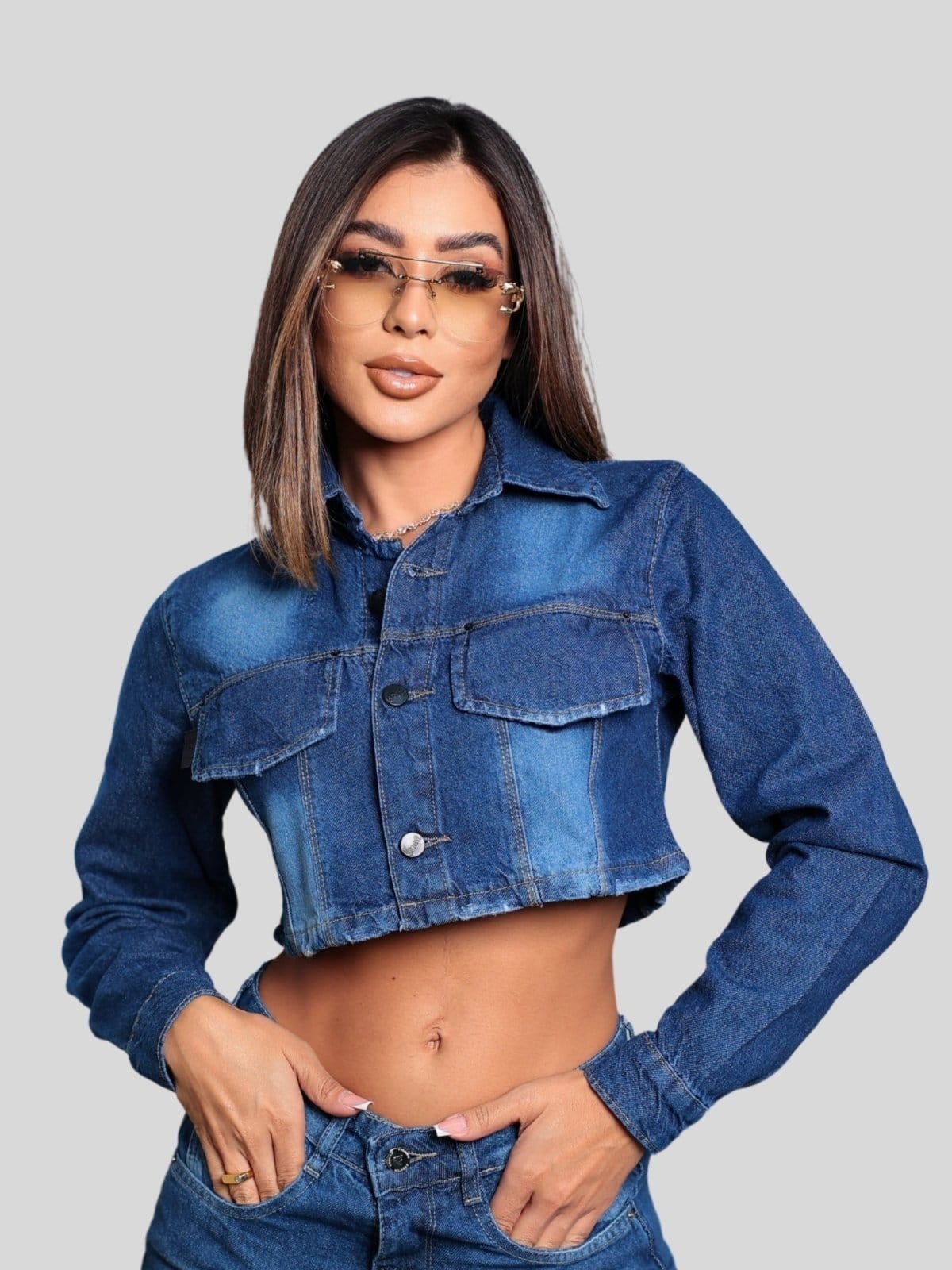 Vista principal Jaqueta Jeans Cropped Escura Bordada Patria Brasil azul