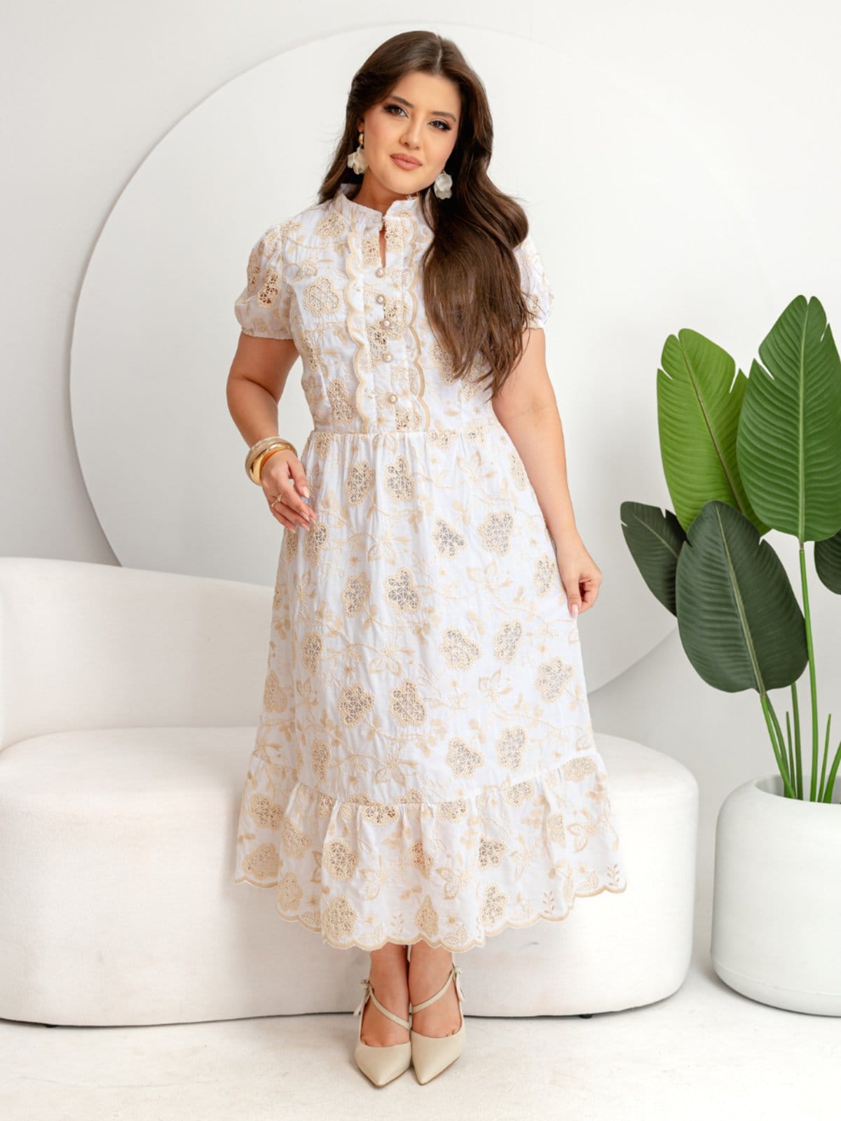 Vestido Elegante Midi Gola Alta Manga Princesa Curta Bordado Algodão Off-White