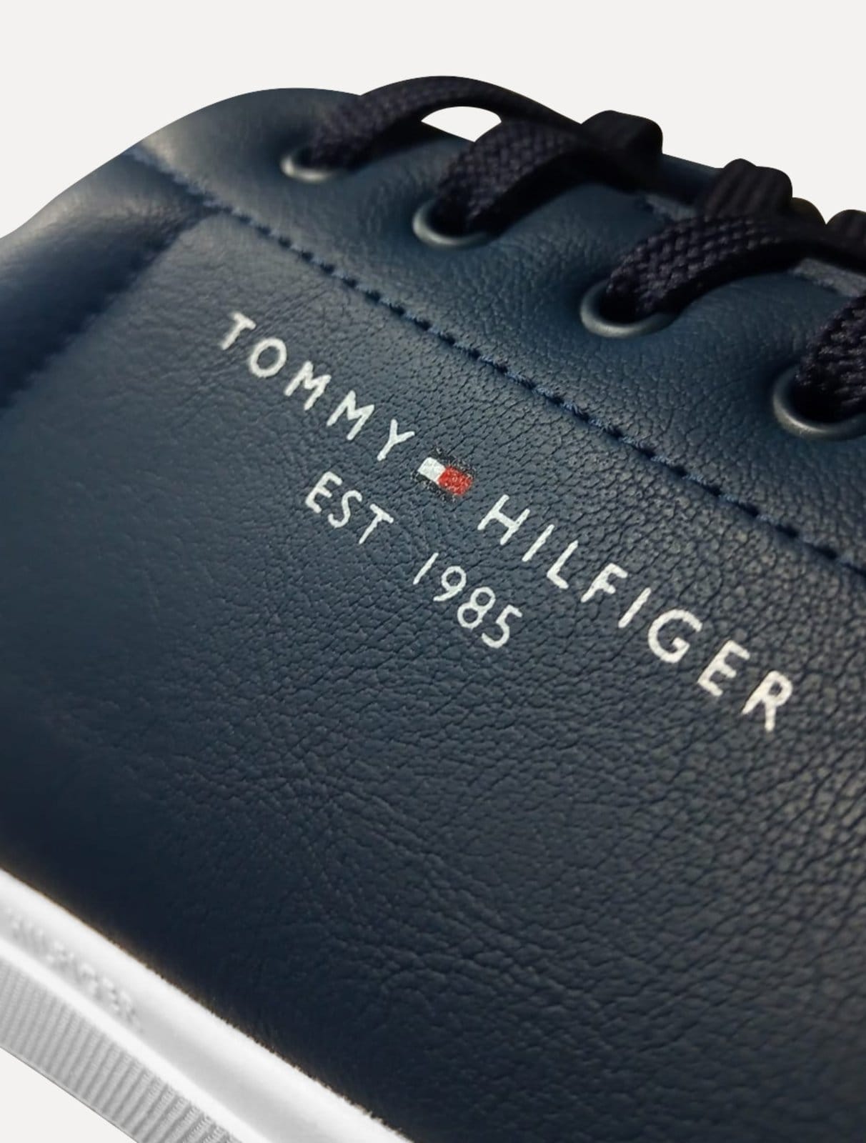 Vista 2 Tênis Tommy Hilfiger Masculino Couro Harrison 5D5 Tommy Hilfiger azul marinho